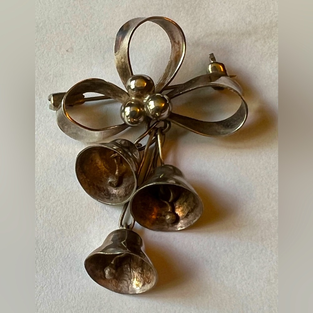 COPY - Vintage Taxco sterling silver brooch Ribbon & Bells